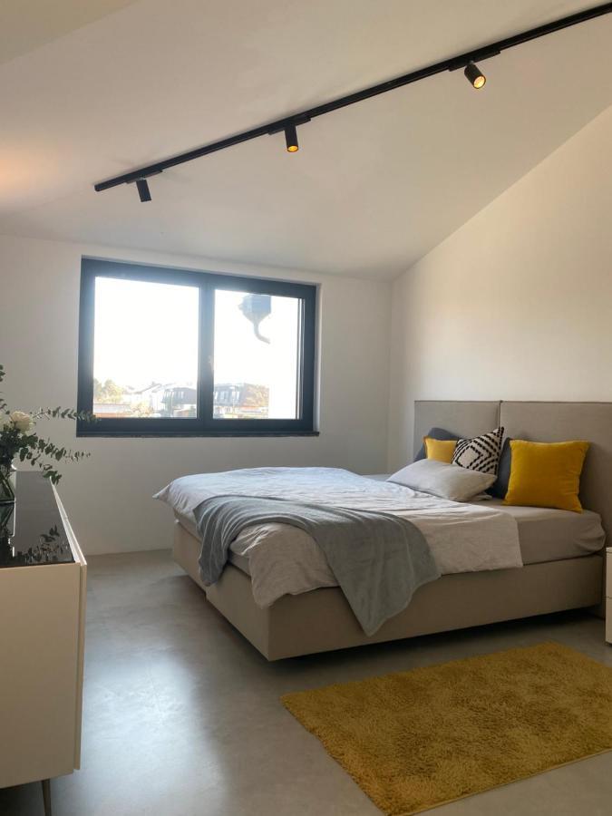Moderne Ferienwohnung Stephanskirchen エクステリア 写真