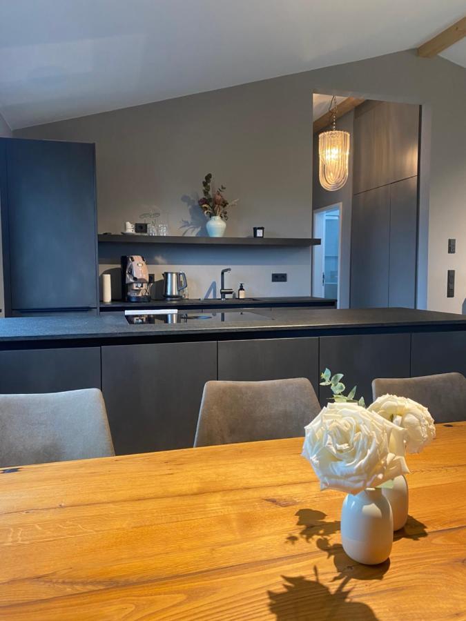 Moderne Ferienwohnung Stephanskirchen エクステリア 写真