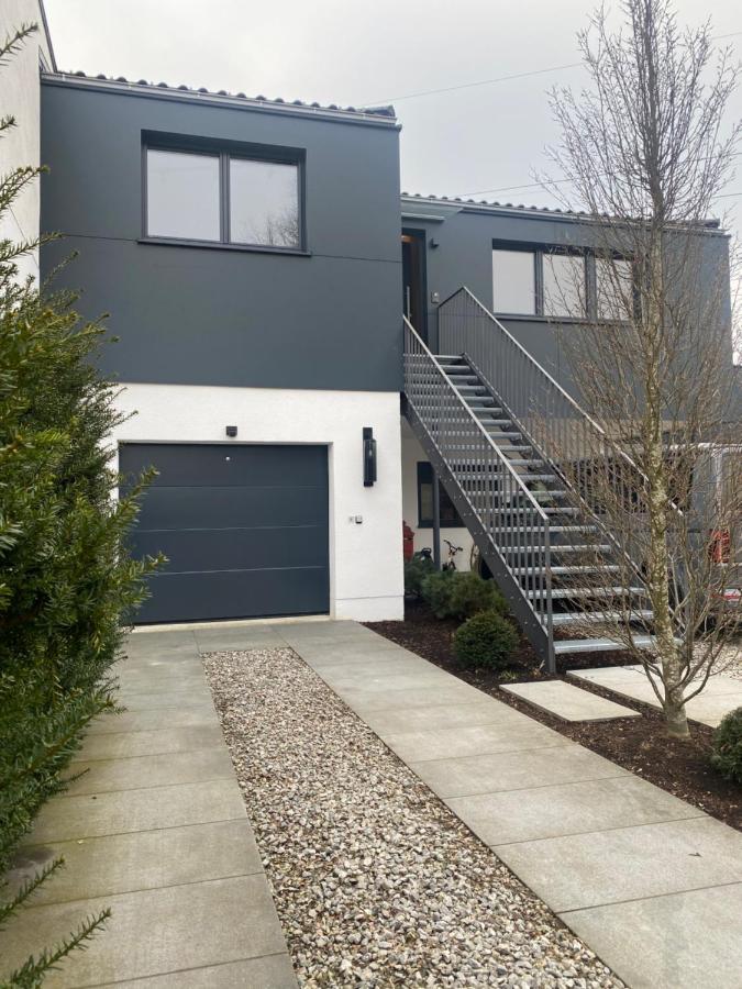 Moderne Ferienwohnung Stephanskirchen エクステリア 写真