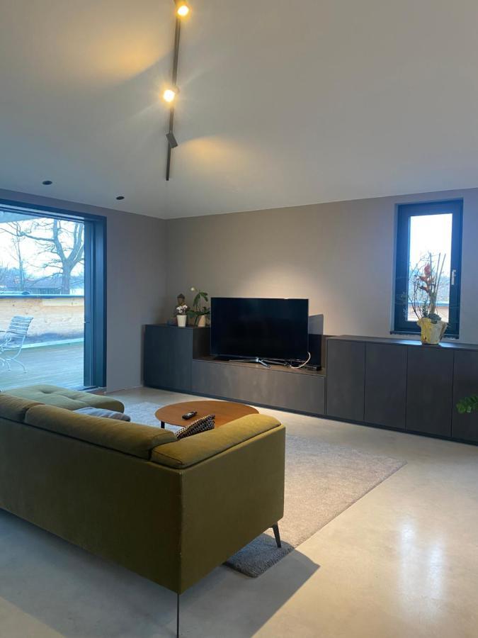 Moderne Ferienwohnung Stephanskirchen エクステリア 写真